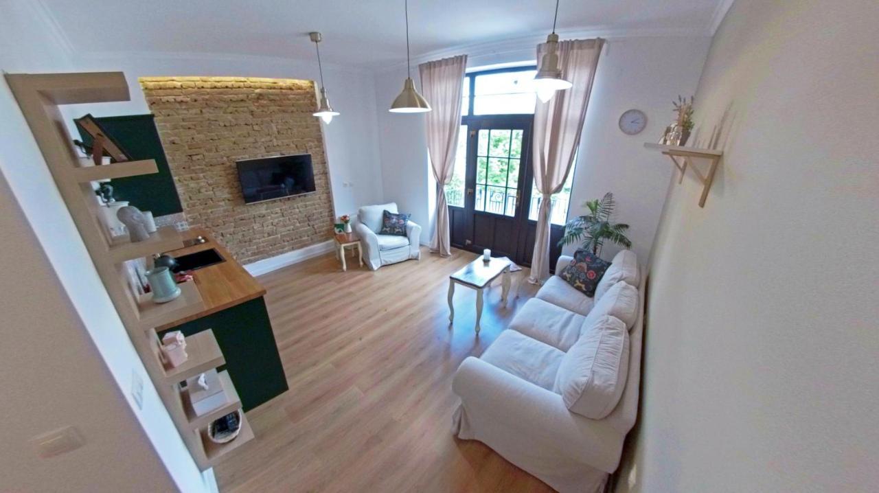 Mitra Luxury Apartments Sjoemen Buitenkant foto